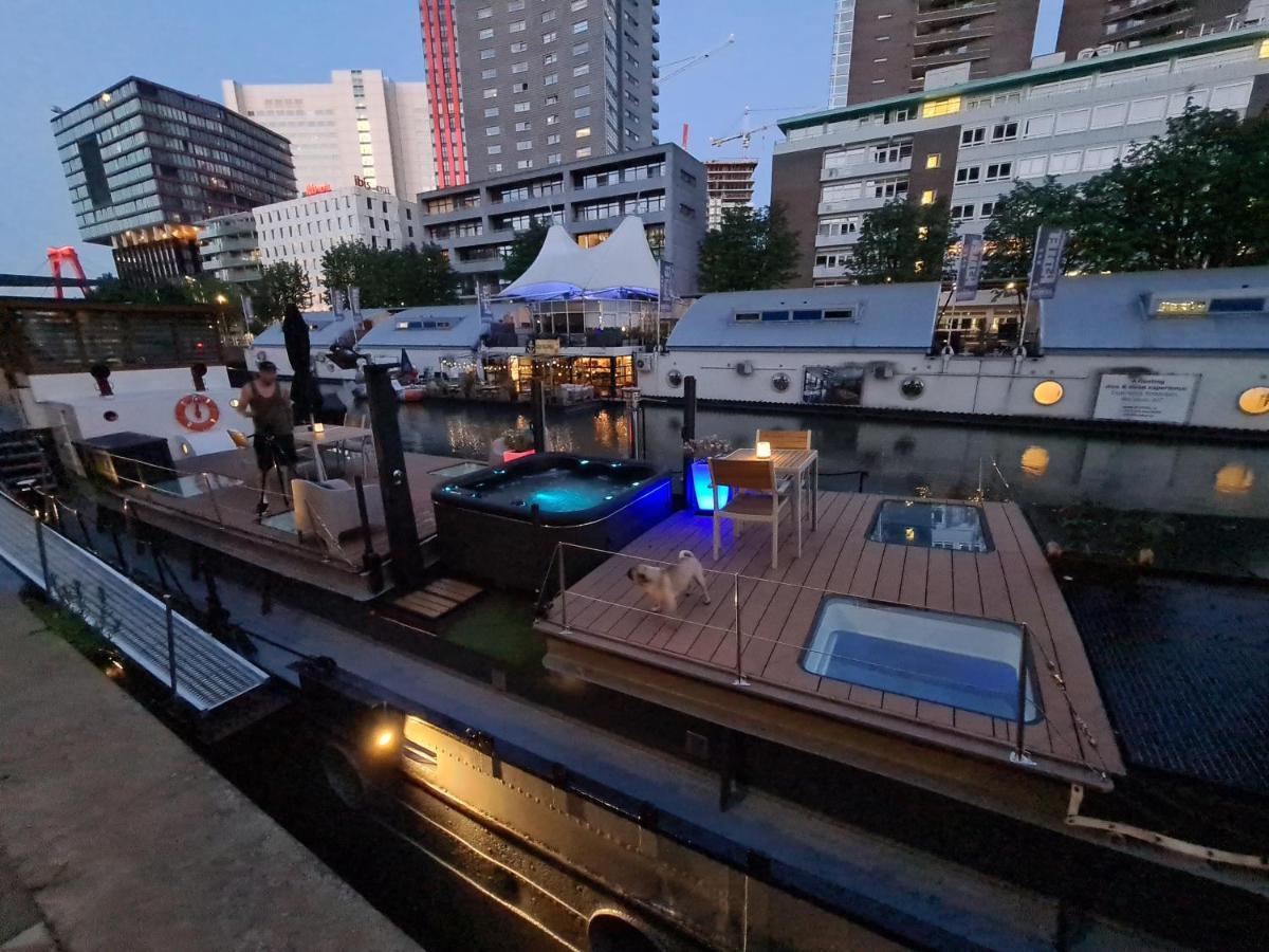 De Coaster & Aquarium Ponton Hotel Rotterdam Exterior photo